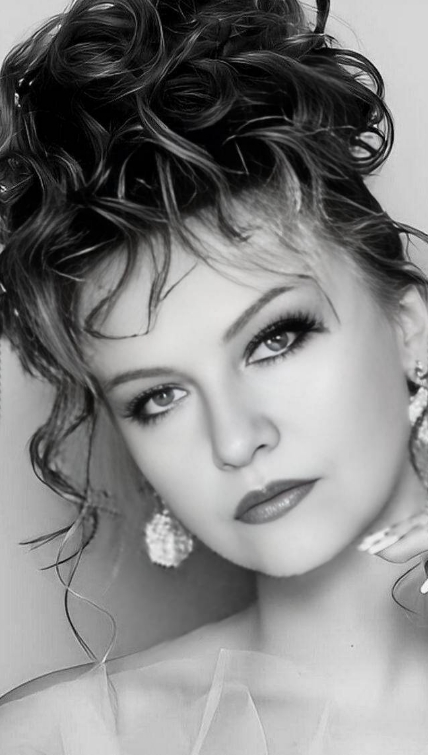 Альбина Влади