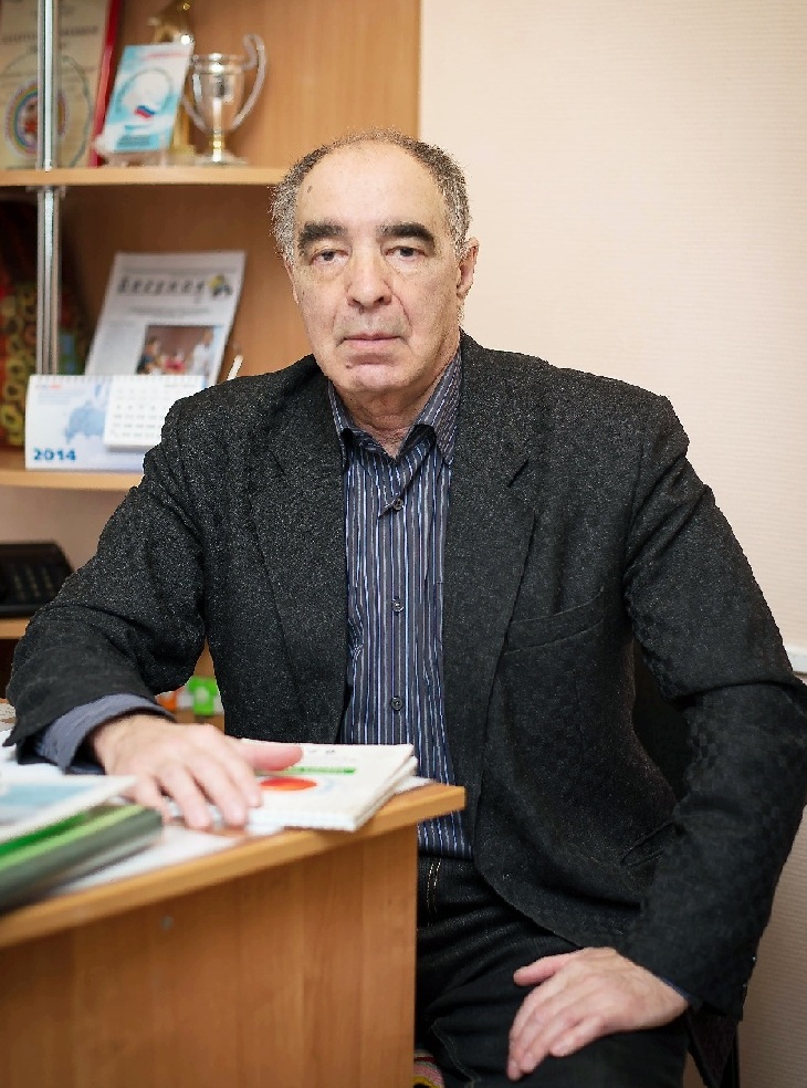 Искандер Борисов