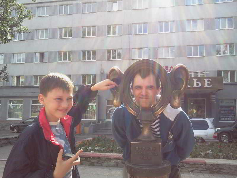 Олег Карелин