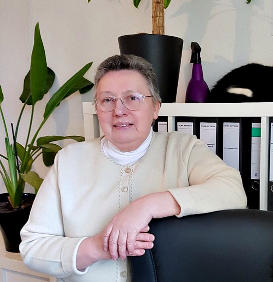 Лариса Мешкат