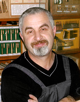 Виктор Лови