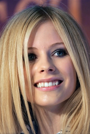 Avril Lavigne MAXIM HD Wallpaper in 1024x768 Resolution