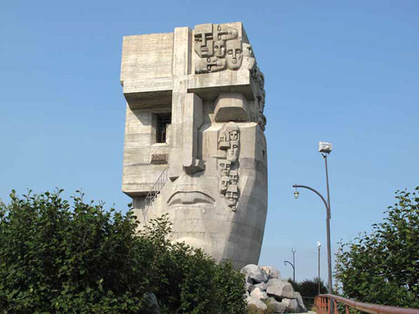 Маска скорби памятник Маска скорби памятник