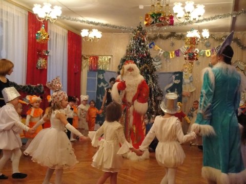 Скачать детскую песню новый год возле елки хоровод