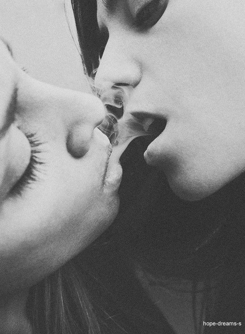 smoking hot girls kissing №199442 smoking hot girls kissing № 199441