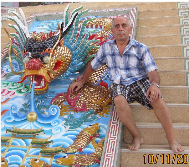 Владимир Сухар