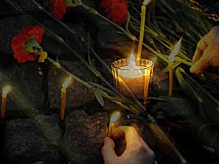 Вот и я зажигаю свечу.