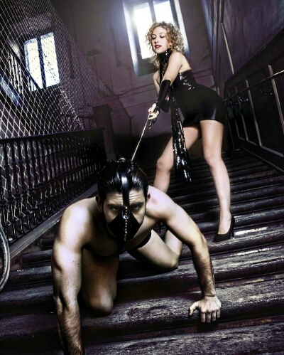 svyazannaya-rabinya-v-mehah-onlayn