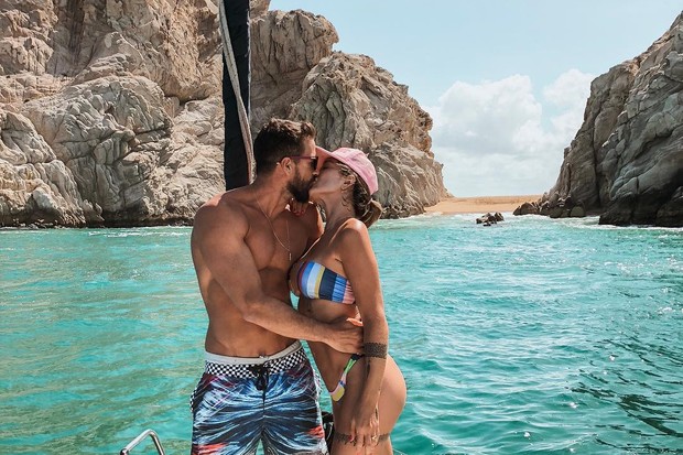 нахлынет, как волна...